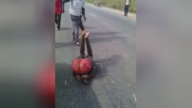African motorbike robber managed crowd justice