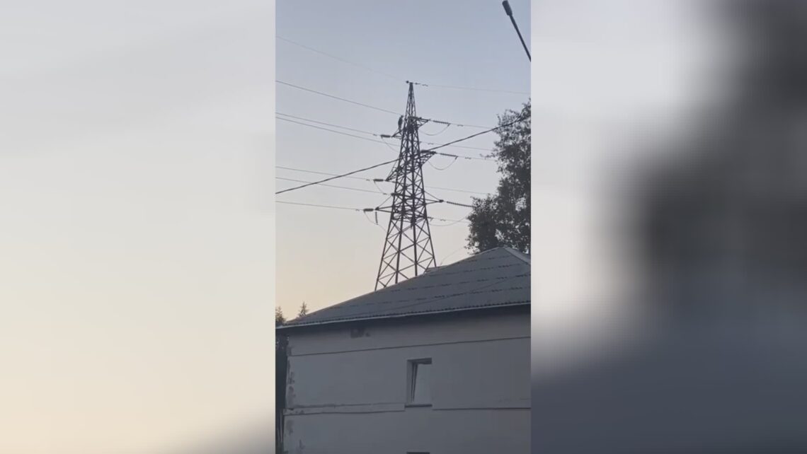 Inebriated lady jumps coming from transmission tower