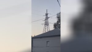 Inebriated lady jumps coming from transmission tower