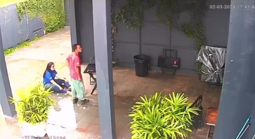 Intoxicated guy attacks ex-spouse girl at the workplace
