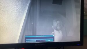 Lebanese lady devote self-destruction in front of her ex-husband door