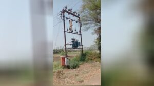 Another idiot gets himself electrocuted