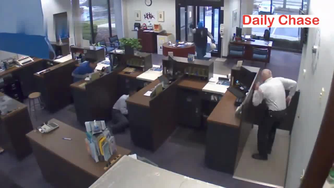 Bank guard shot burglars murders,execution