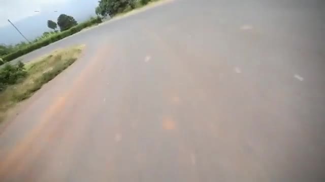 Cyclist hits idiot on longboard murdered