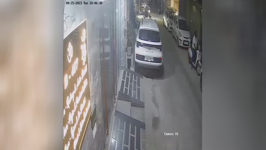 Lady jumped off the roofing of a building devoting suicide