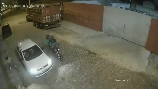 A brave lady attempted to apprehend the killers who shot her husband