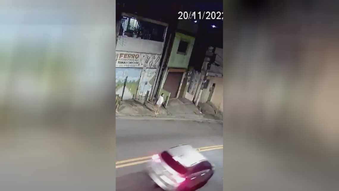 A traveling automobile gone out of no possibility for a lady to survive short