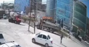 A guy put down under a cement mixer russia 1 A guy put down under a cement mixer russia