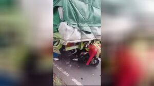 A motorcyclist overtook a truck as well as dead