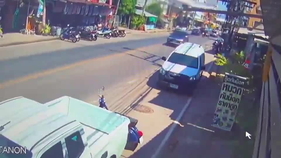 A motorized cart perished while driving as well as plunged into