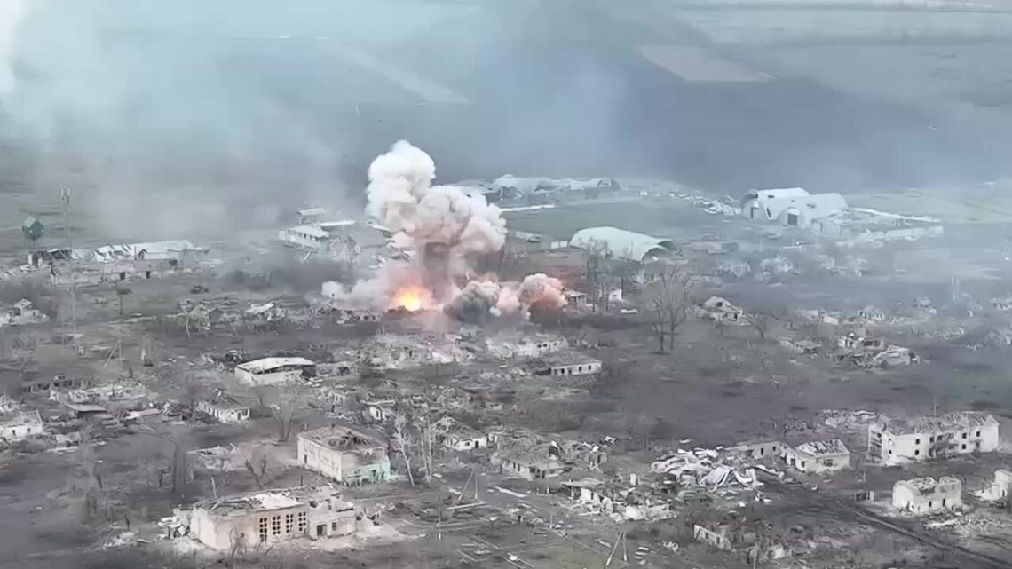 A thermobaric covering attacked ukrainian nazi placements bahmut