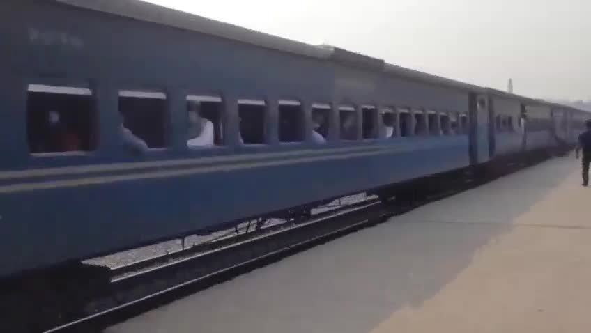 A train guest dove while he was actually relocating and promptly