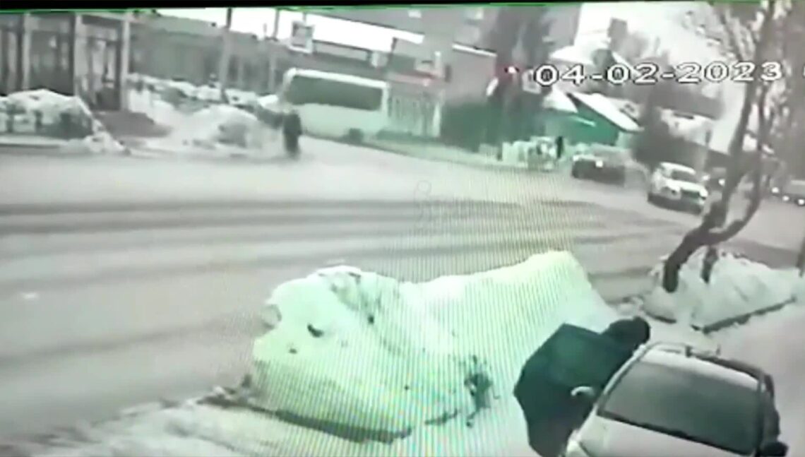 An impressive somersault of a pedestrian after a cars and truck wreck