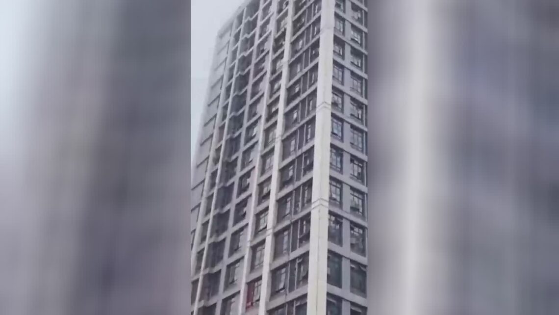 Guy jumped coming from a high-rise building china