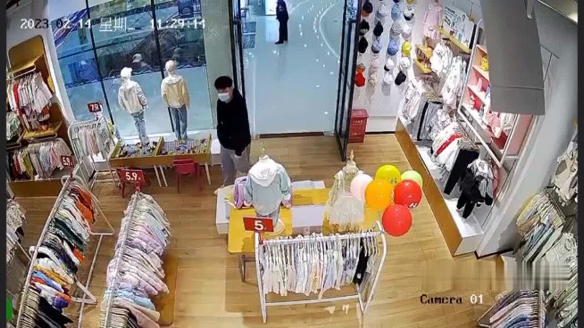 Dude stabbed his ex-girlfriend at the shopping mall