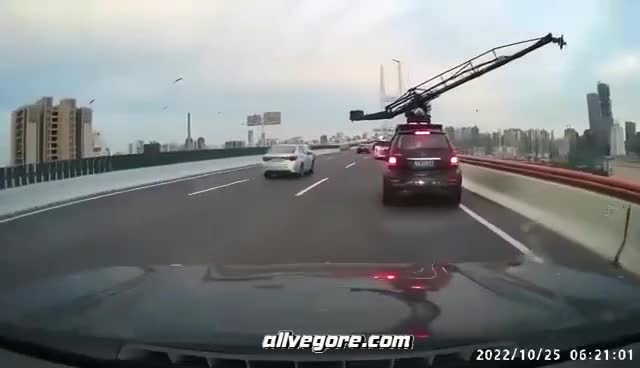 Electric pole killed employee or jerk chauffeur
