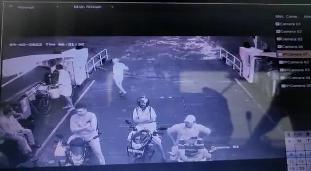 Man ends lifestyle through leaping coming from watercraft