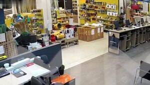 Store clerk specify themself ablaze at the office