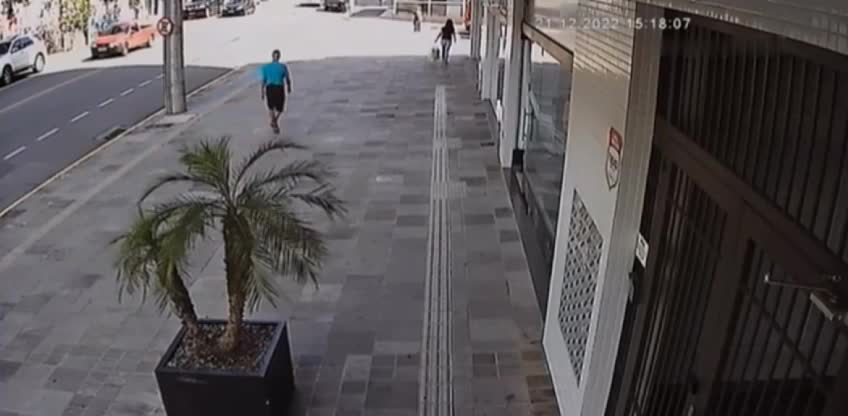 Horrible crash in south america, many individuals injured or hurt overturn