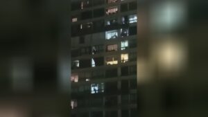 A male jumped coming from the balcony of a property chile