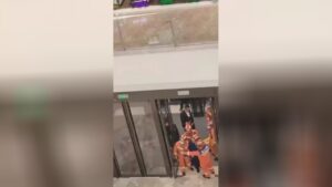 A female jumped off the 4th flooring of a mall china