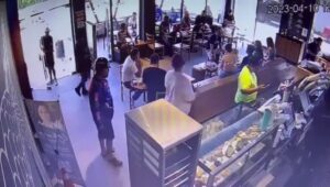 Bodyguard inadvertently kills his boss while protecting him 1 Bodyguard inadvertently kills his boss while protecting him