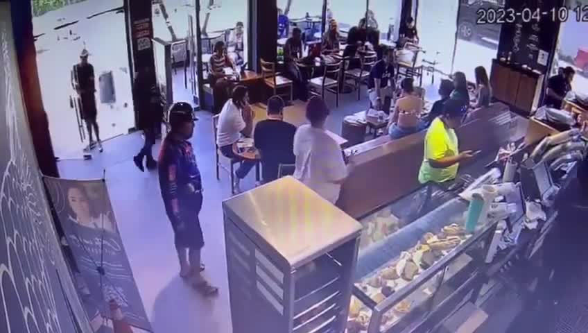 Bodyguard inadvertently kills his boss while protecting him