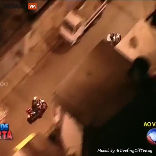 Brazilian television live streams motorbike thugs get ferreted
