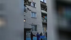 Russian woman in a bridal gown fell out of the third floor