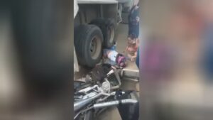 Woman motorcyclist crushed by truck wheels 1 Woman motorcyclist crushed by truck wheels