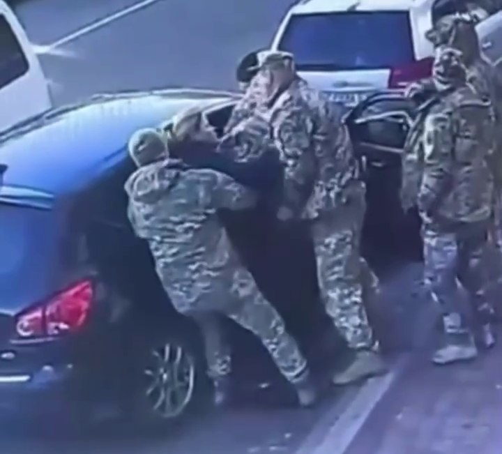 Ukrainian Military Commissars Kidnap Civilians From Their Cars To Be Sent To War Ukraine