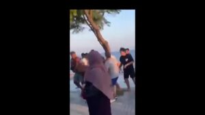 3 arabs are beaten through turks for taking photos of youthful girl 1 3 arabs are beaten through turks for taking photos of youthful girl