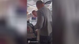 36 passengers of hawaiian airlines suffered due to serious injury