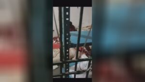 A prisoner stabbed his opponent's soul with scissers loads