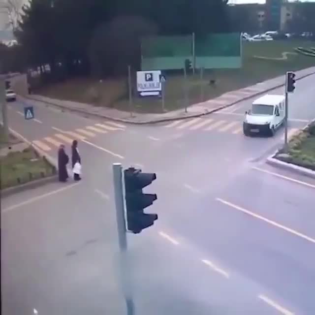 A rescinded auto knocked down a pair in a crosswalk