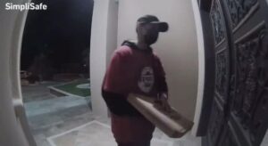 Armed robbers camouflaged as a pizza deliveryman to damage