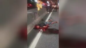 Grisly guy really did not wait for saviors, took his last breaths