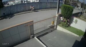 Brutal chump punch leaves behind outdated female knocked out