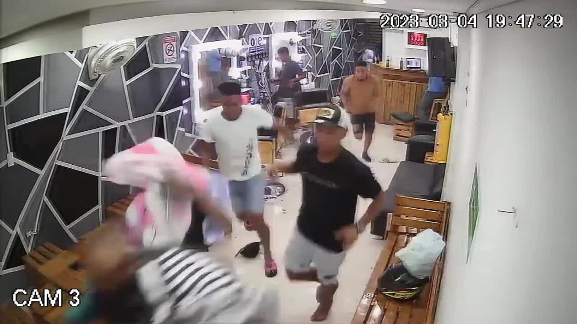 Customer brutally slaughtered at barbershop in colombia