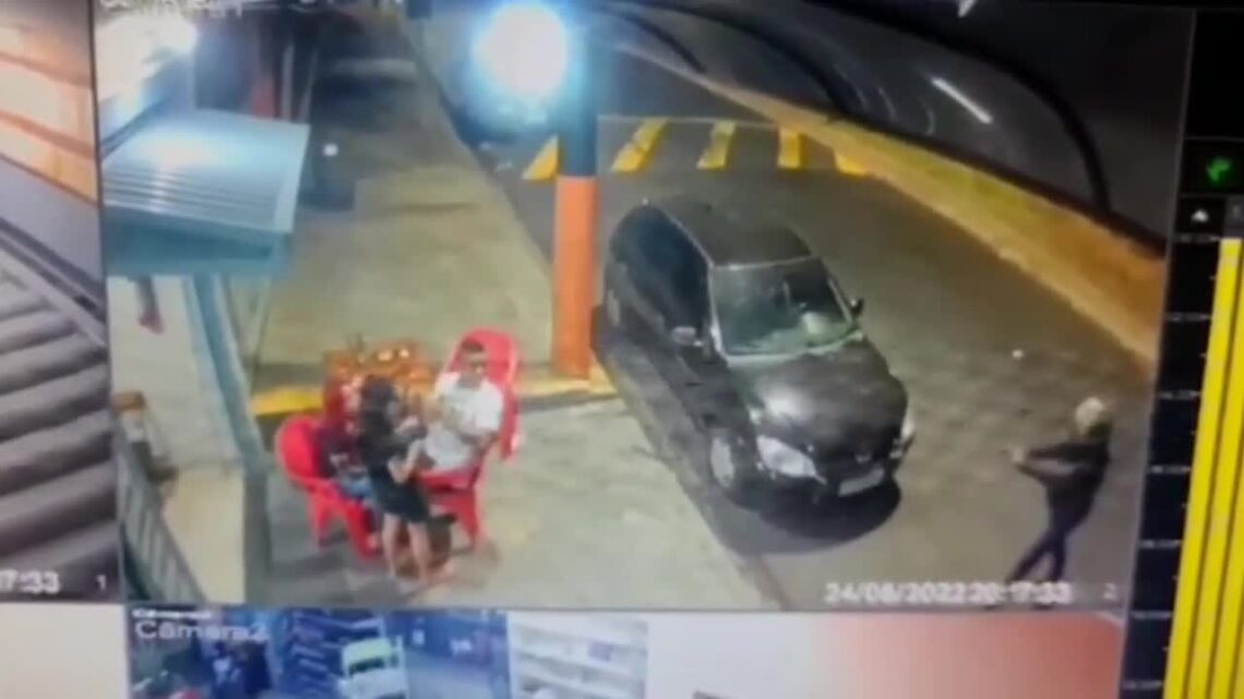 Guy assassinated facing his girlfriend