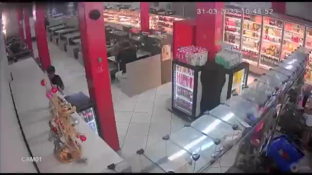 Man gotten rid of by sicario while consuming with his pal in a bake