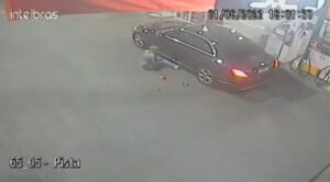 Male wounds gasoline stations manager as well as left the blade in her head