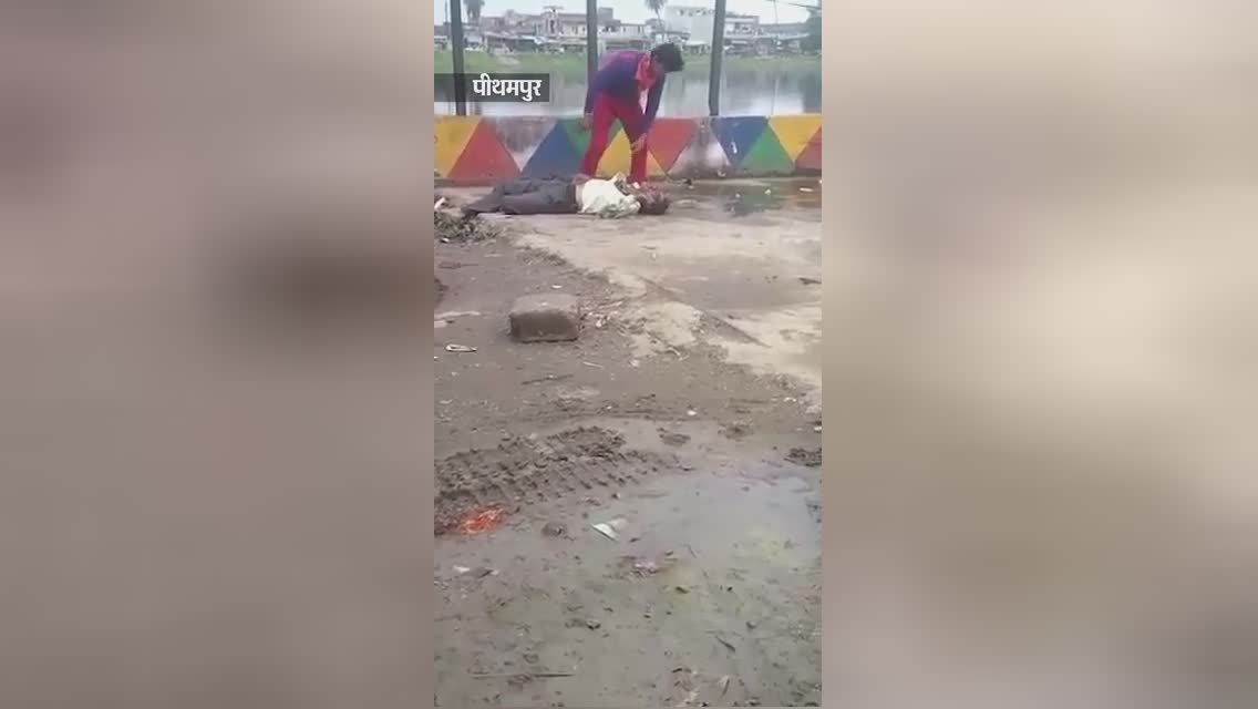 Meat seller gets throat split in broad daylight