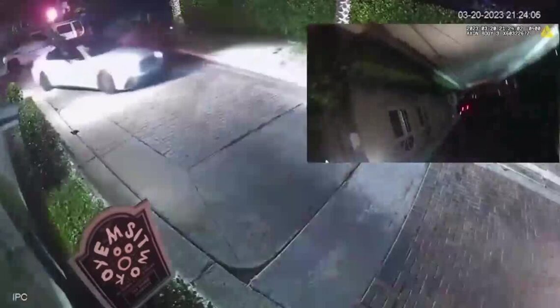 Mercedes along with a robbery suspect at the steering wheel reached a cops