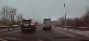 The wreck of 2 trucks on the freeway entirely paralysed 1 The wreck of 2 trucks on the freeway entirely paralysed