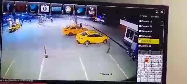 The blast of a taxi at a gasoline station ecuador
