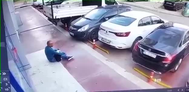 The fantastic pretended to be actually destitute as well as hung around for his victim