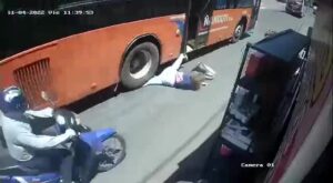 The usual boarding of the bus ended for the woman along with lower leg