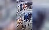 Youthful lady leaps to her fatality inside buying center