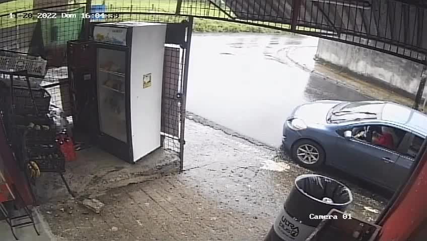 Girl shot in a vehicle through 2 killers